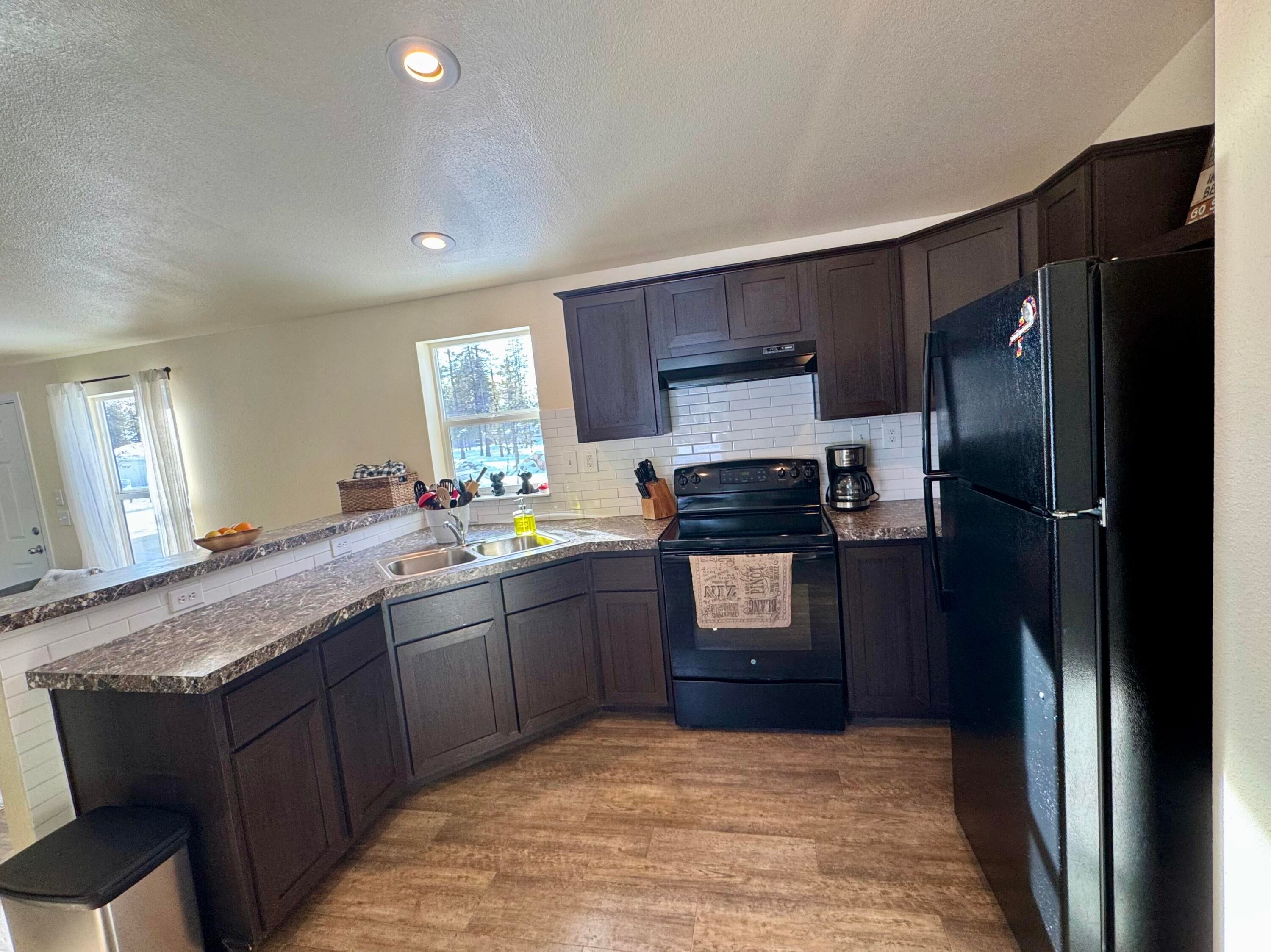 10215 Split Rail Road La Pine, OR 97739 - Photo 4 of 18 Kitchen1