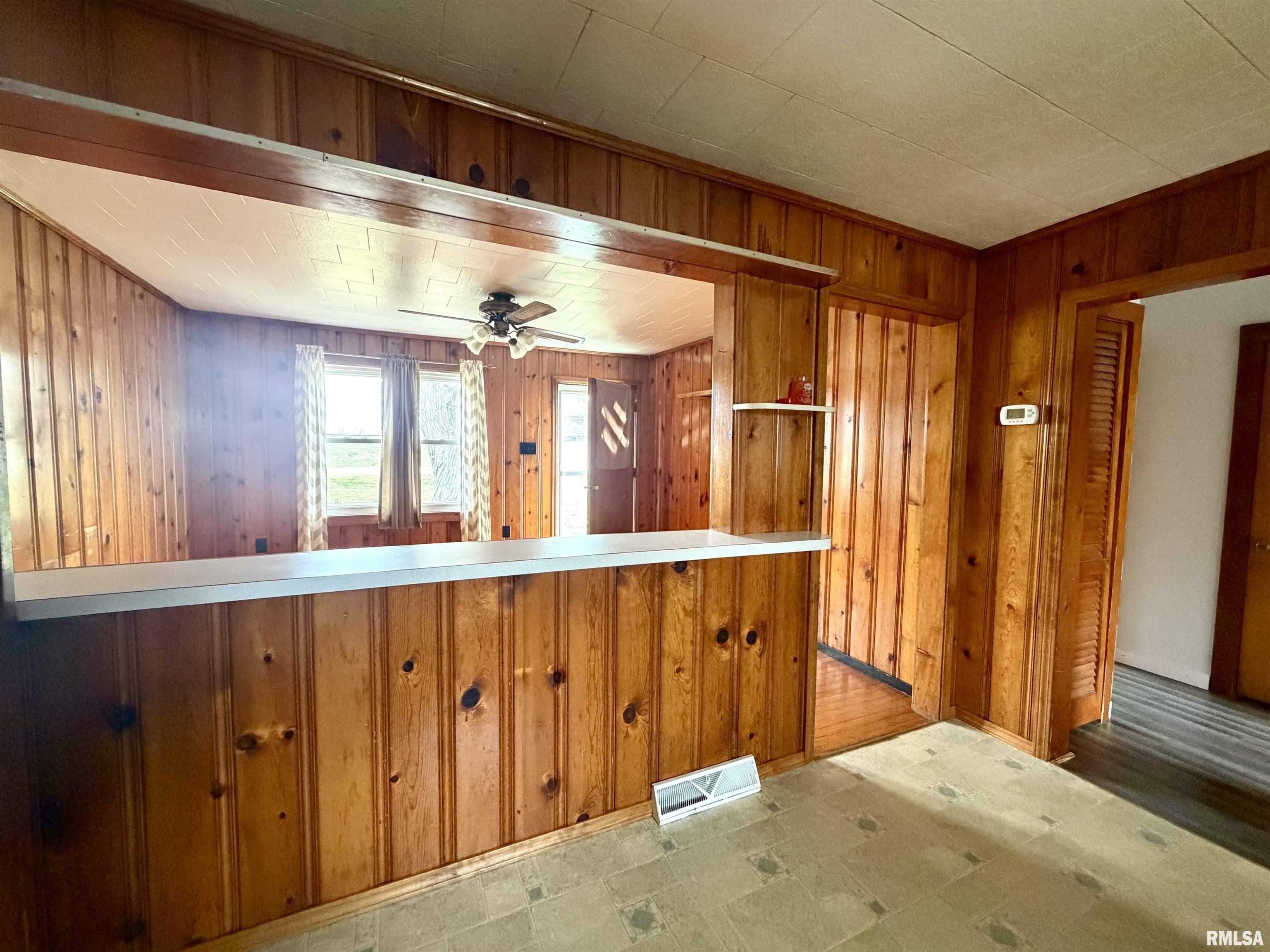 1950 Greenhill Road Eldorado, IL 62930 - Photo 4 of 25