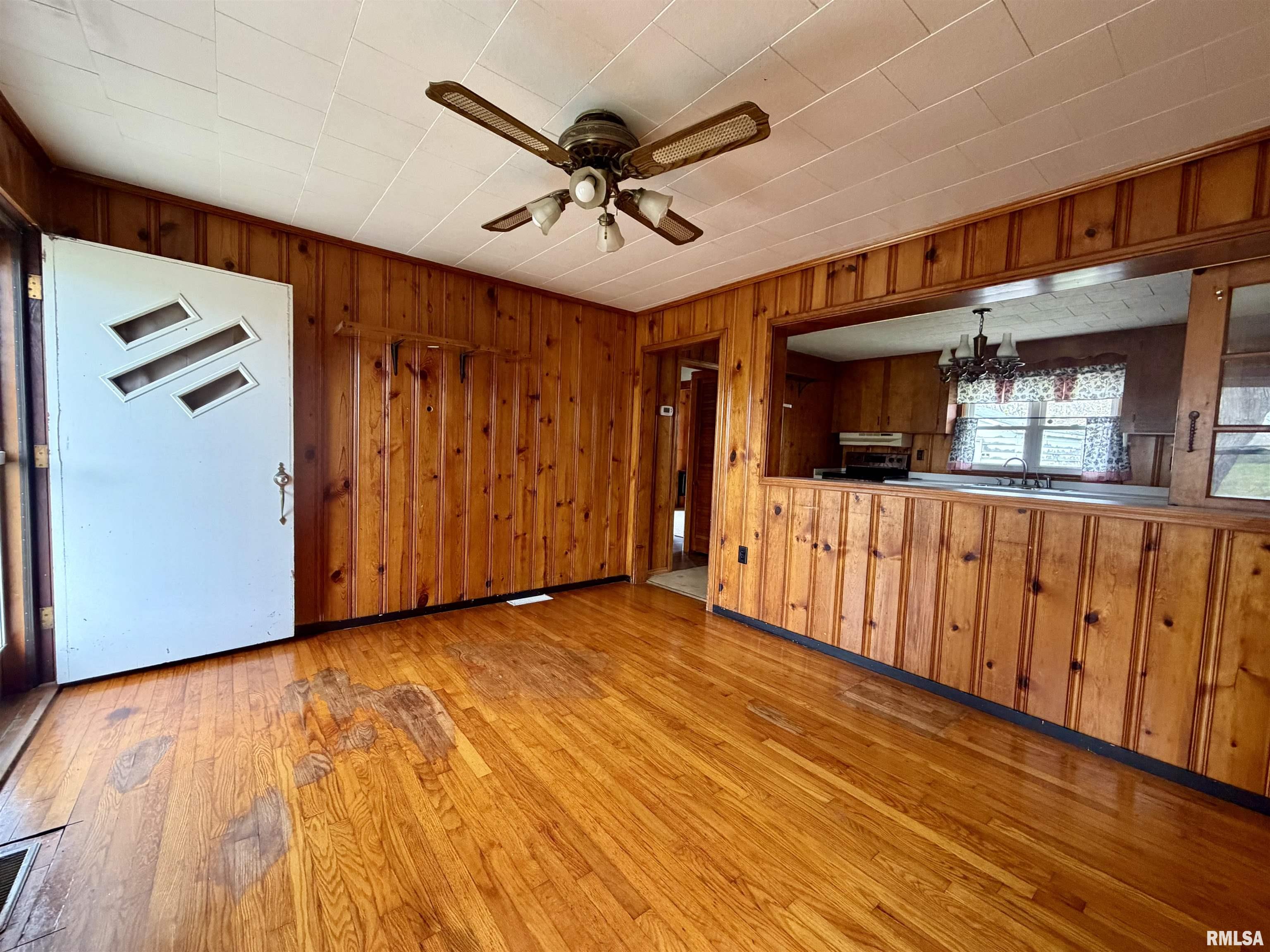 1950 Greenhill Road Eldorado, IL 62930 - Photo 6 of 25