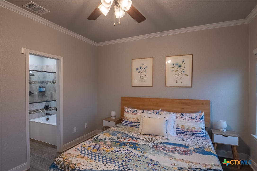 7909 McCulloch Road Temple, TX 76502 - Photo 33 of 46 a picture of a bedroom with a bed and closet