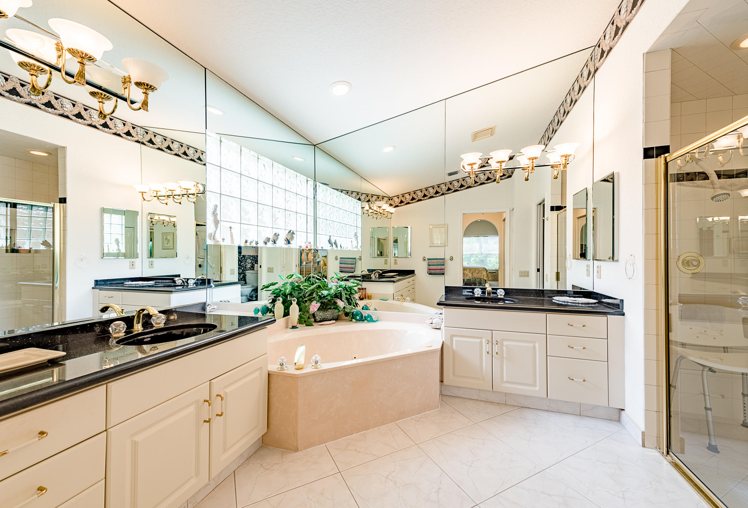 6525 Sun River Road Boynton Beach, FL 33437 - Photo 16 of 30 Sumptuous master bath
