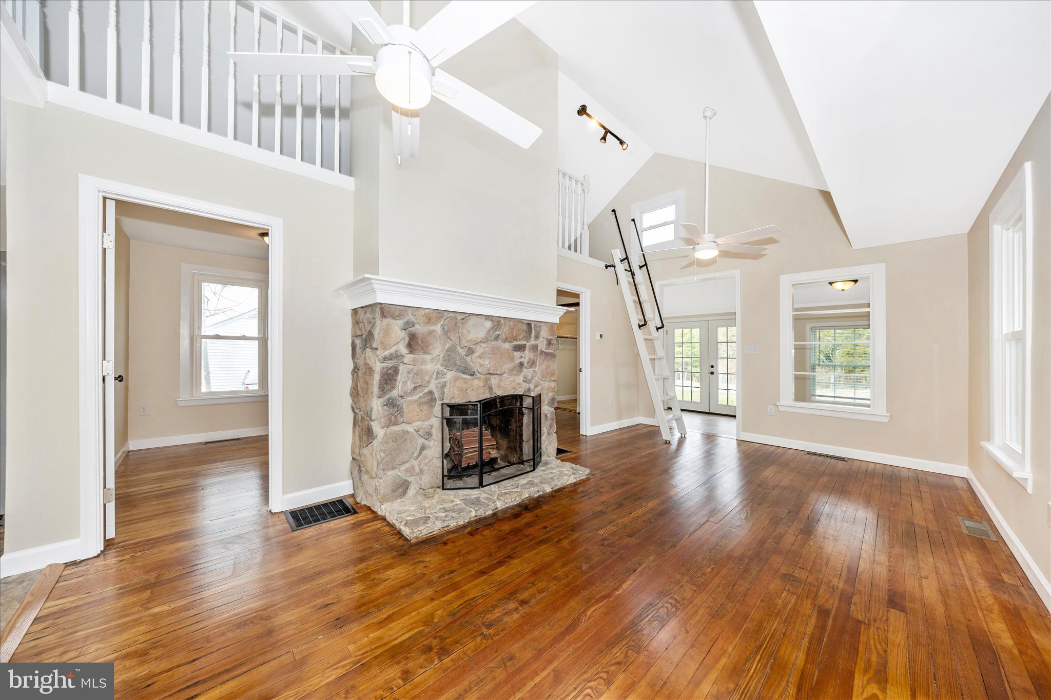 12401 Cedar Ridge Road Williamsport, MD 21795 - Photo 11 of 54 Living Room
