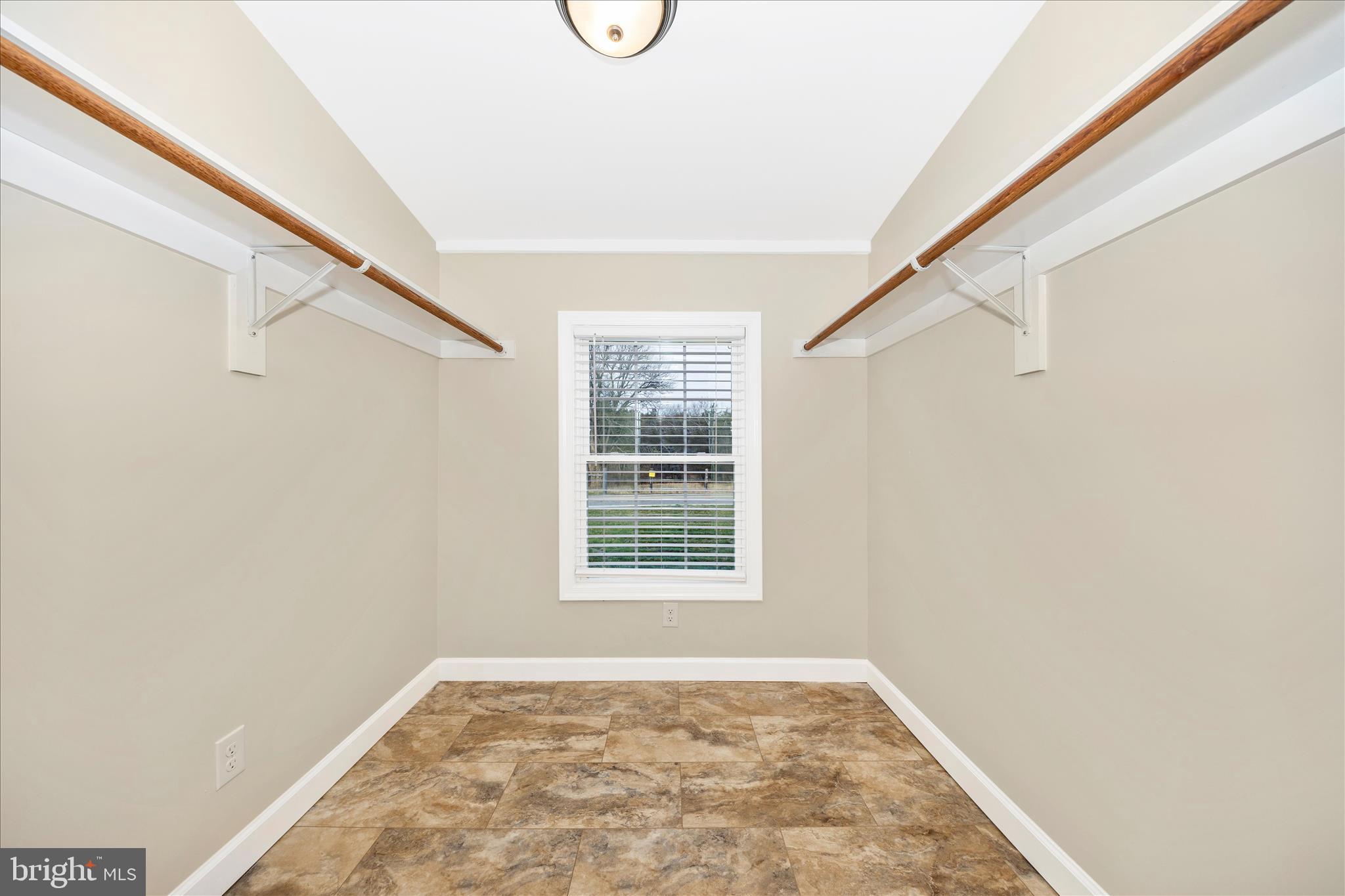 12401 Cedar Ridge Road Williamsport, MD 21795 - Photo 29 of 54 Primary Closet