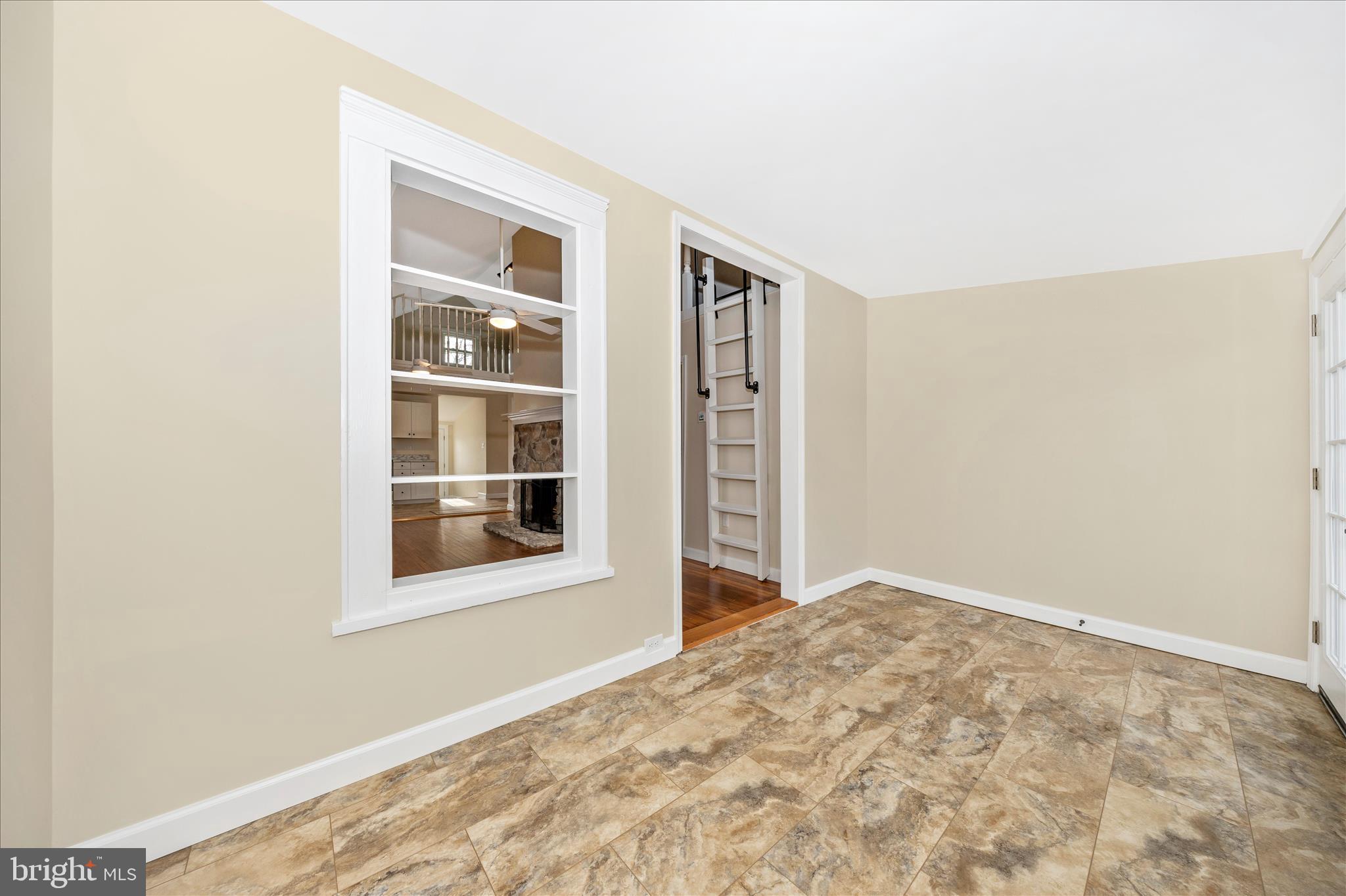 12401 Cedar Ridge Road Williamsport, MD 21795 - Photo 6 of 54 Foyer