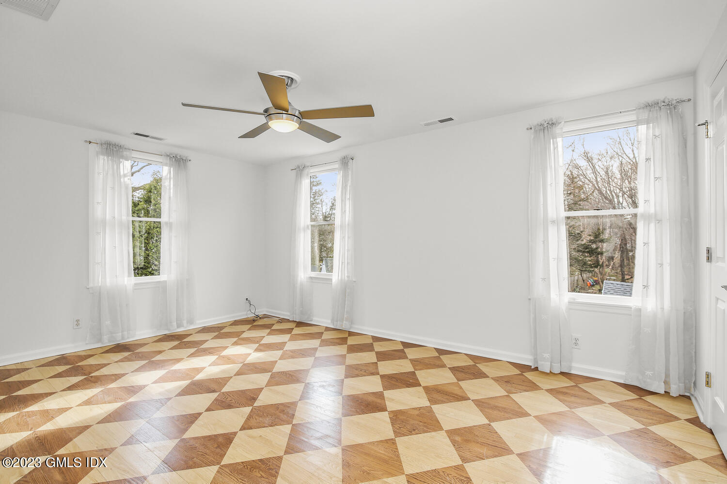 72 Orchard Street Cos Cob, CT 06807 - Photo 14 of 21 70 Orchard St Cos cob CT 06807-large-032