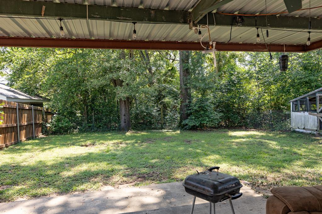925 Angies Crossing Tool, TX 75143 - Photo 22 of 25 a backyard of a house with table and chairs