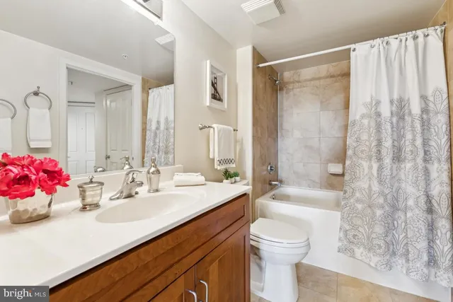 a close up view of washer and dryer