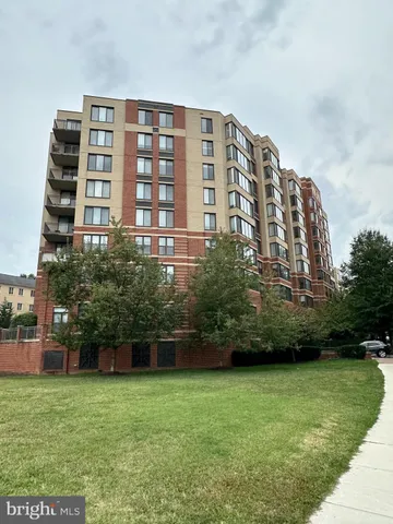 $414,500 | 2220 Fairfax Drive, Unit 309, Arlington, VA 22201