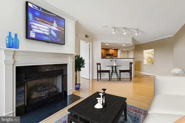 $455,000 | 2220 Fairfax Drive, Unit 309, Arlington, VA 22201