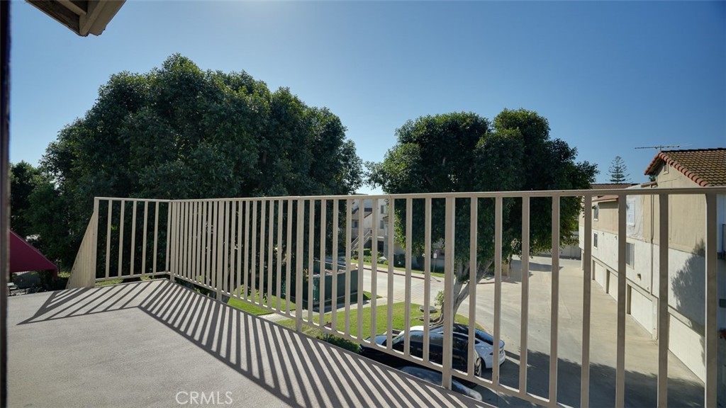 833 Cinnamon Lane, Unit 4 Duarte, CA 91010 - Photo 26 of 34 a view of a roof deck