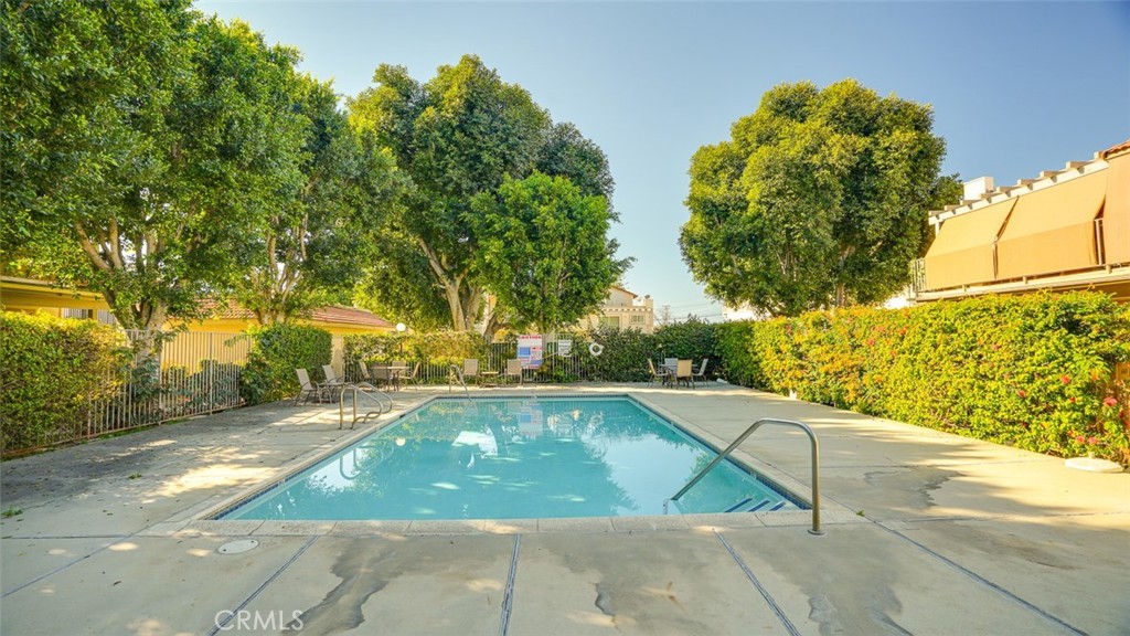 833 Cinnamon Lane, Unit 4 Duarte, CA 91010 - Photo 30 of 34 a view of yard with large trees