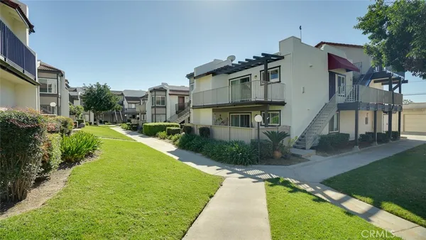 $2,300 | 833 Cinnamon Lane, Unit 4, Duarte, CA 91010