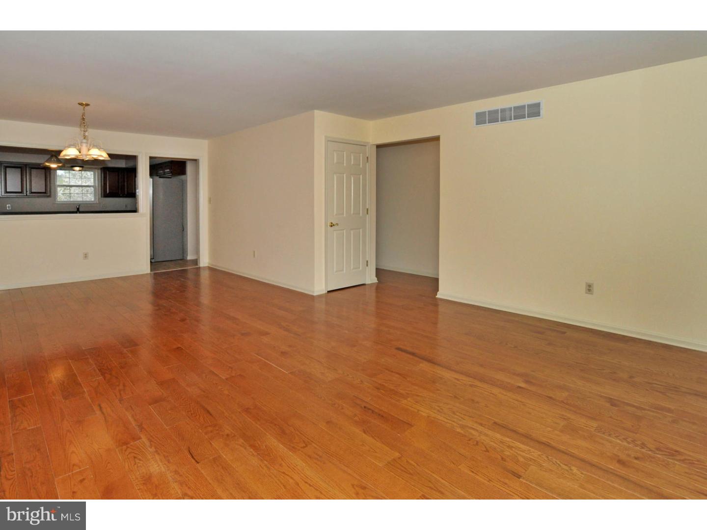 3220 Colonial Road Hatboro, PA 19040 - Photo 3 of 21 Living Room