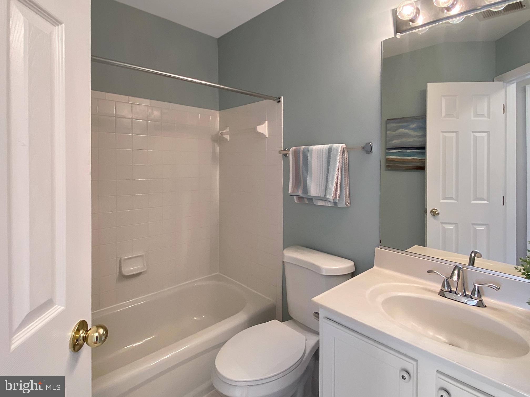 18213 Coachmans Road Germantown, MD 20874 - Photo 31 of 40 Hallway Full Bath