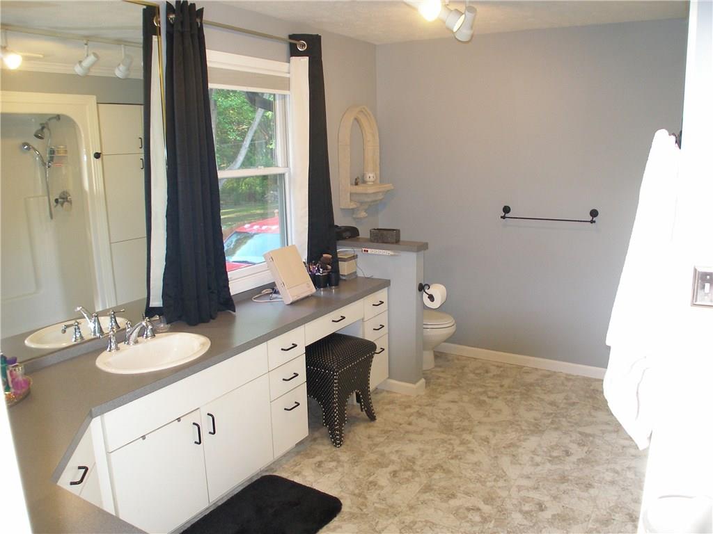 7521 Dean Road Indianapolis, IN 46240 - Photo 12 of 24 Gallery Image 12