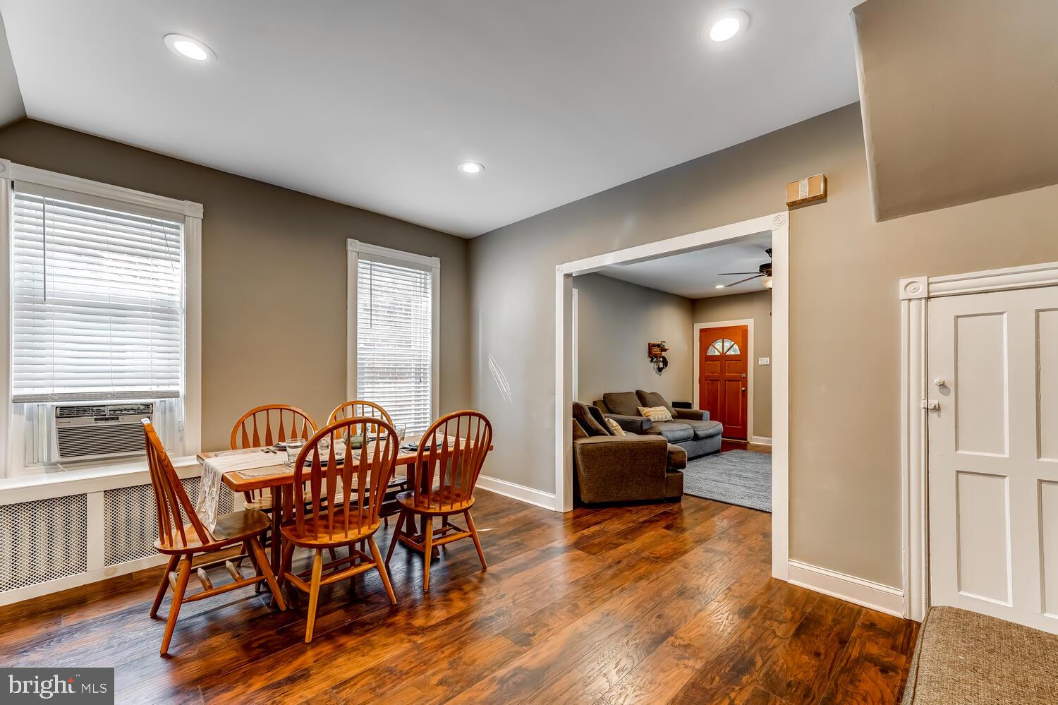 415 Righter Street Philadelphia, PA 19128 - Photo 8 of 23 Diningroom