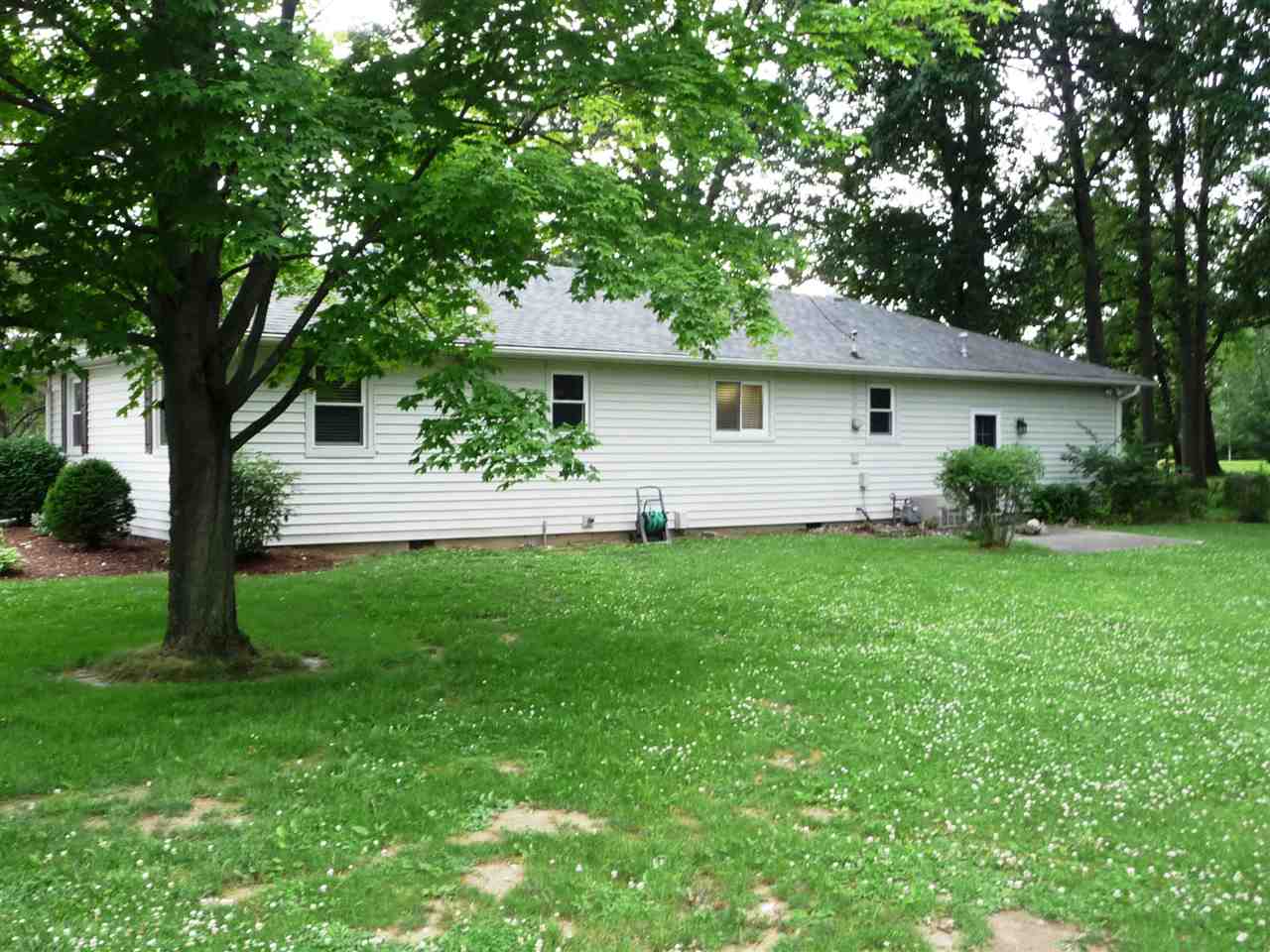 6221 Hosler Road Leo, IN 46765 - Photo 16 of 21