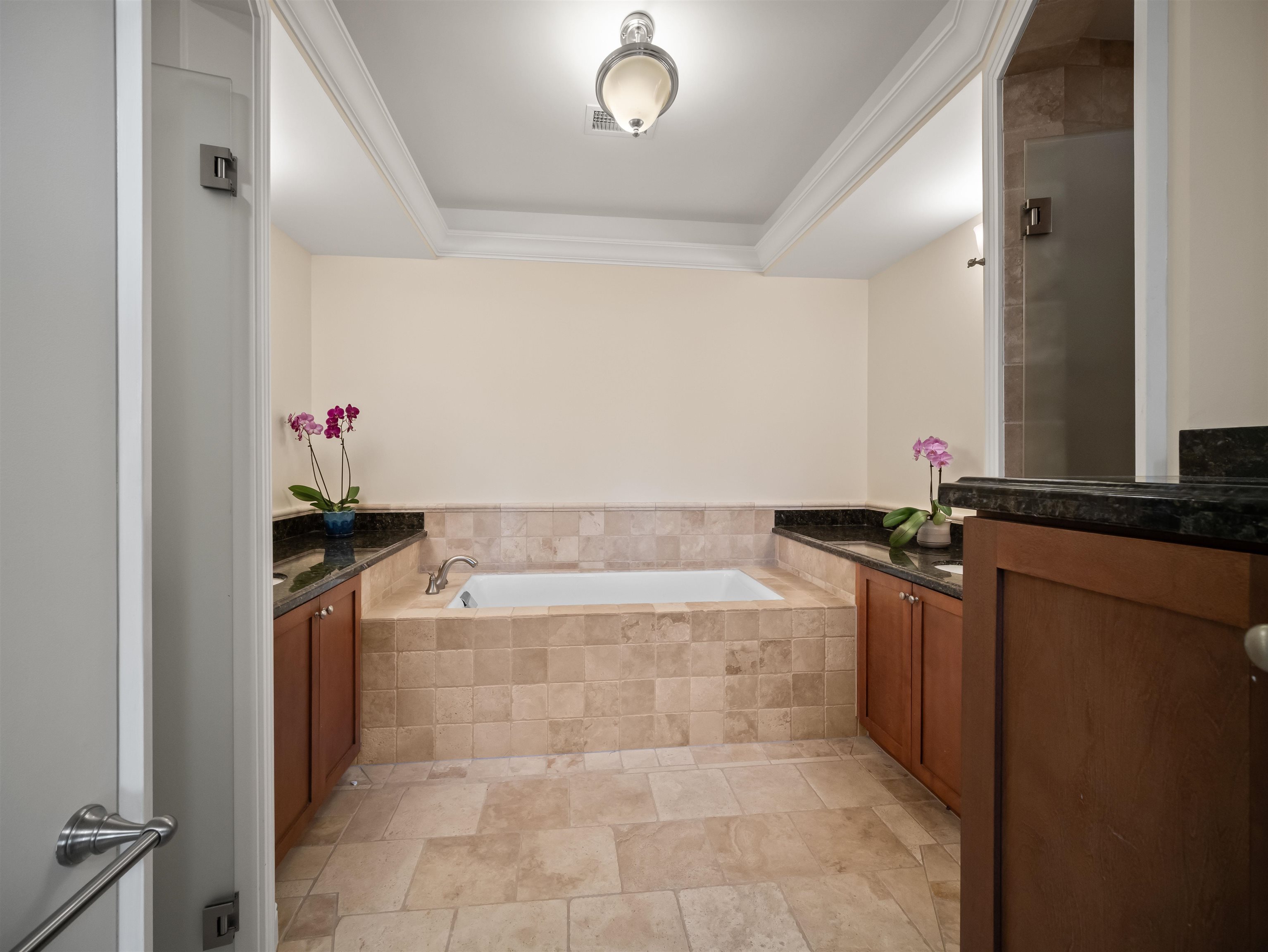 28 Kai La Place, Unit 19A Kihei, HI 96753 - Photo 22 of 49 a bathroom with a bathtub sink and mirror