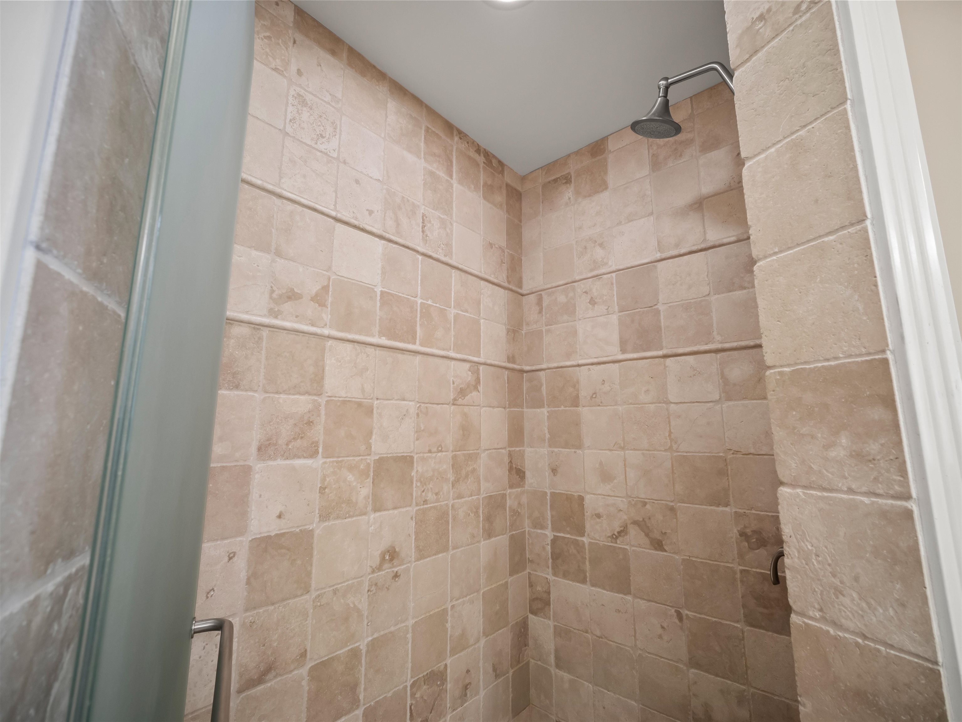 28 Kai La Place, Unit 19A Kihei, HI 96753 - Photo 25 of 49 a bathroom with a shower