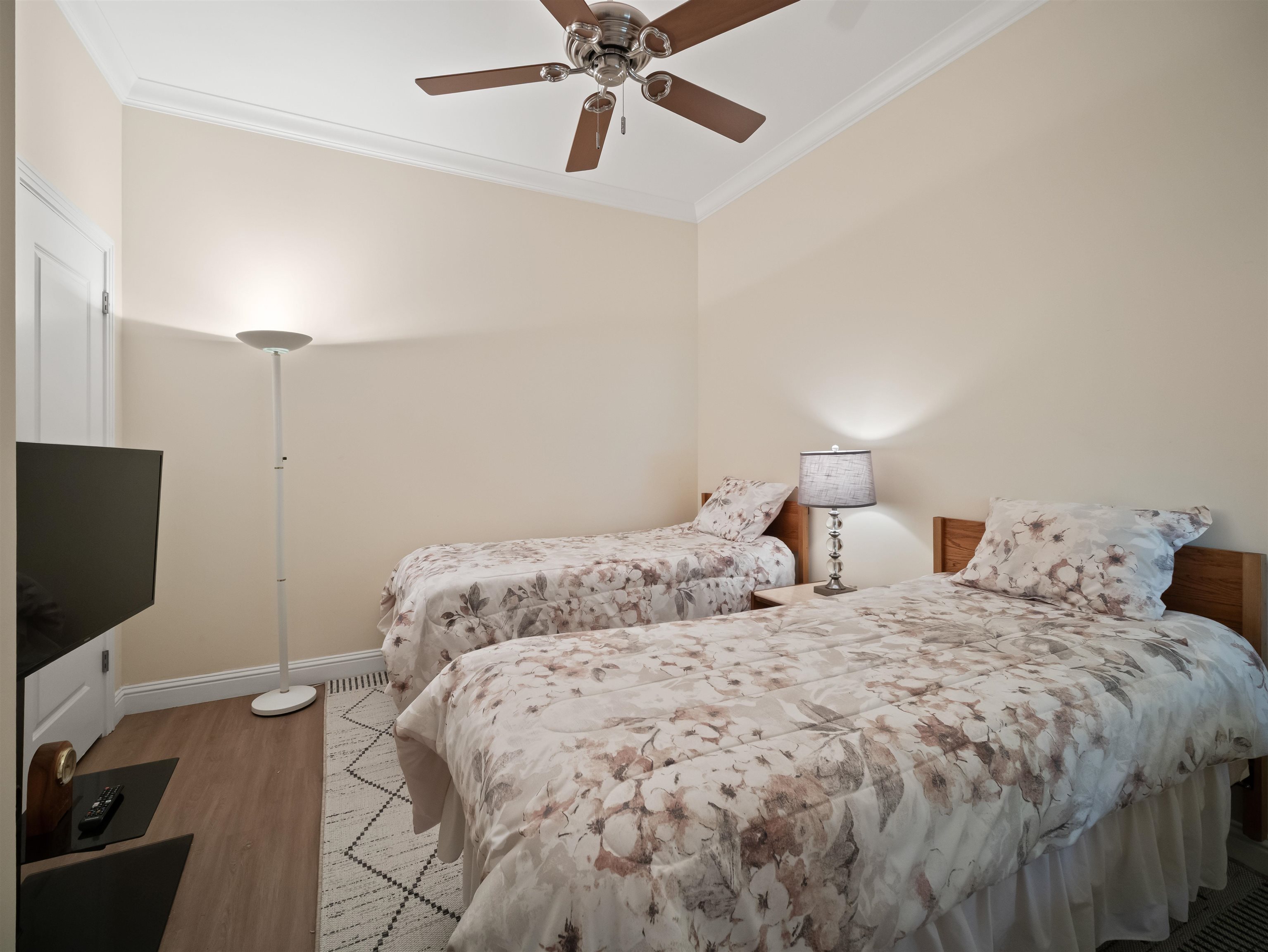 28 Kai La Place, Unit 19A Kihei, HI 96753 - Photo 34 of 49 a bedroom with a bed and a flat screen tv