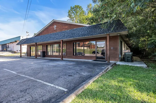 $1,000 | 1213 West Gaines Street, Lawrenceburg, TN 38464