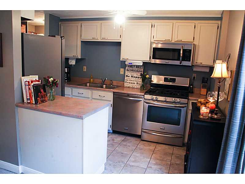 106 Logan Road Imperial, PA 15126 - Photo 6 of 17 Kitchen.