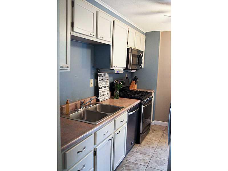 106 Logan Road Imperial, PA 15126 - Photo 7 of 17 Kitchen.