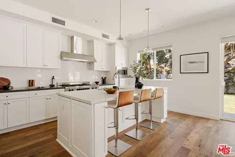 $1,799,000 | 5571 West 82nd Street, Los Angeles, CA 90045