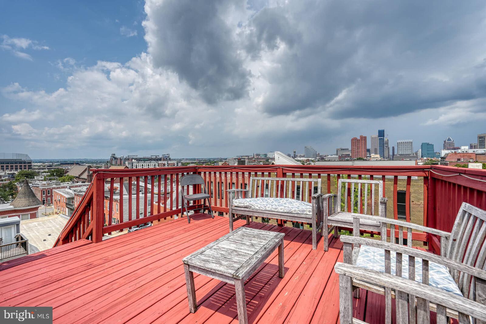 1402 Light Street Baltimore, MD 21230 - Photo 57 of 60 a balcony with wooden floor and city view