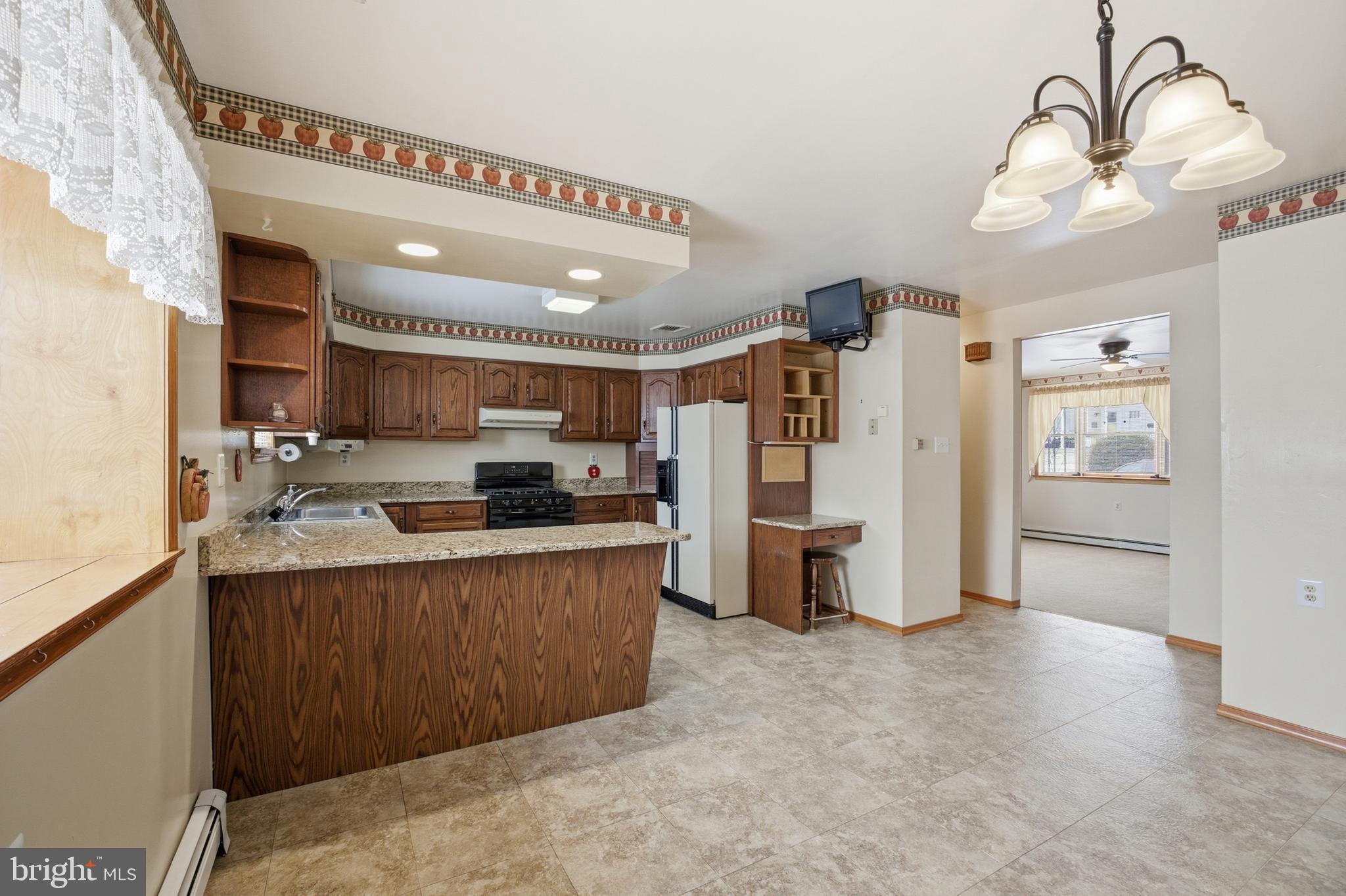 708 Hoffnagle Street Philadelphia, PA 19111 - Photo 3 of 58