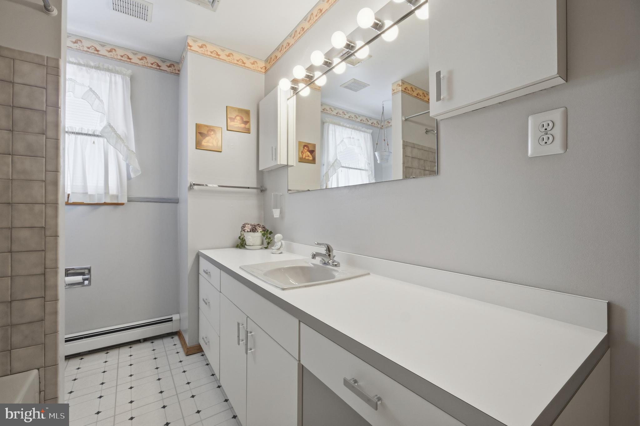 708 Hoffnagle Street Philadelphia, PA 19111 - Photo 34 of 58