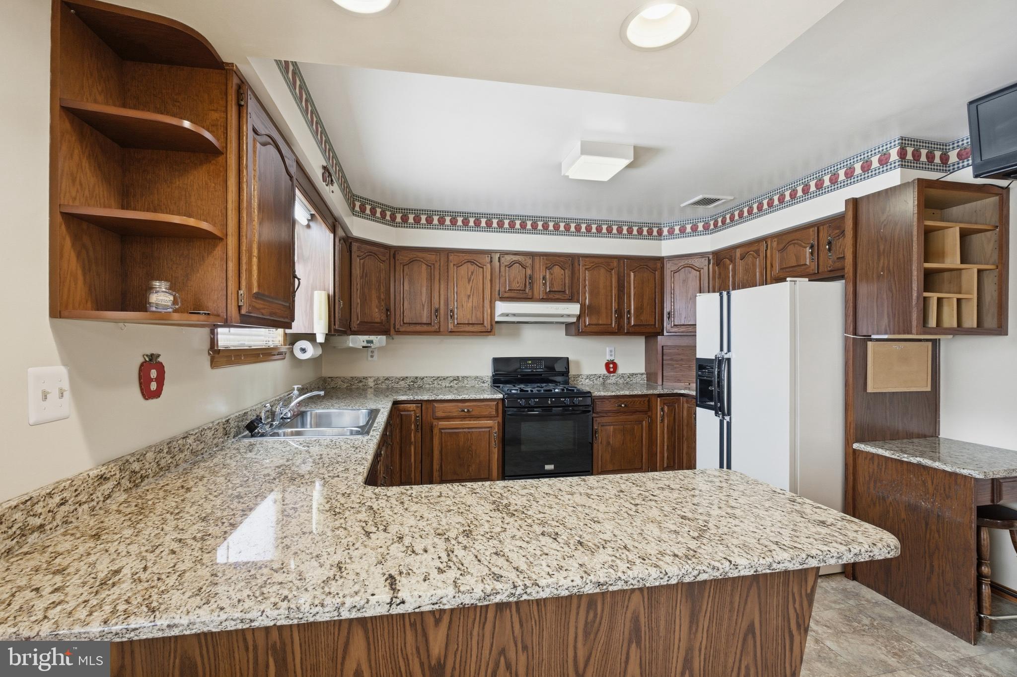 708 Hoffnagle Street Philadelphia, PA 19111 - Photo 4 of 58