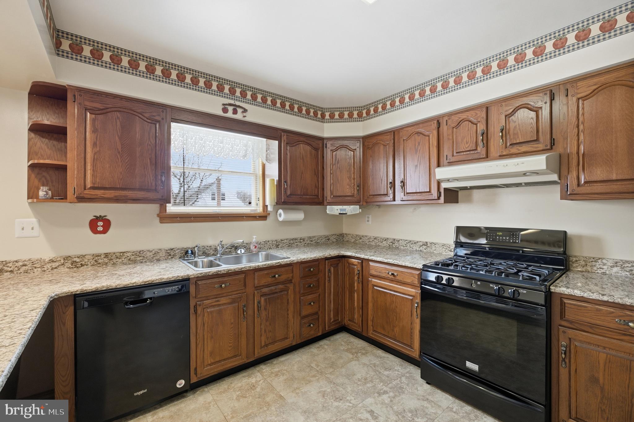 708 Hoffnagle Street Philadelphia, PA 19111 - Photo 5 of 58