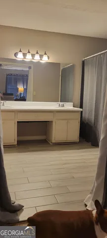 a view of room with furniture and lamp