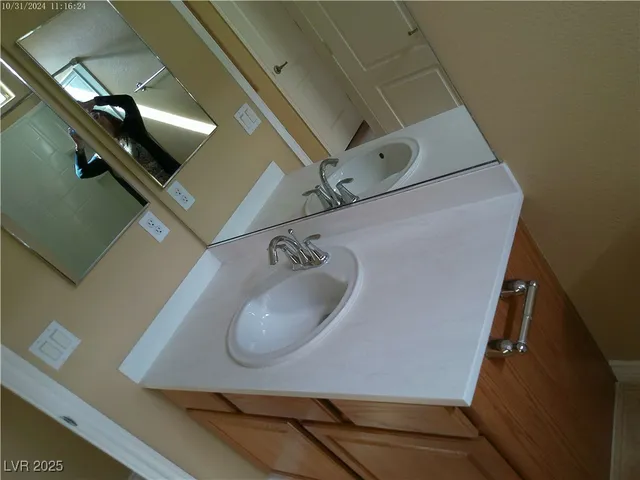 $2,200 | 7330 Perkins Hill Street, Las Vegas, NV 89166