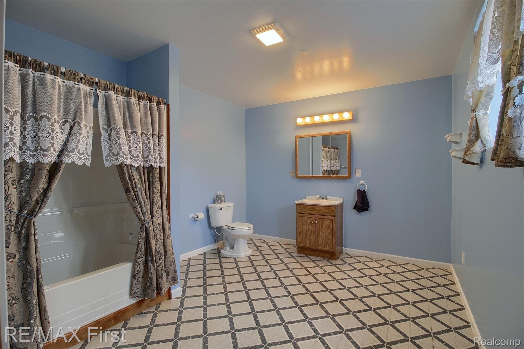 8070 Avoca Road Avoca, MI 48006 - Photo 18 of 30 18-Bathroom.jpg