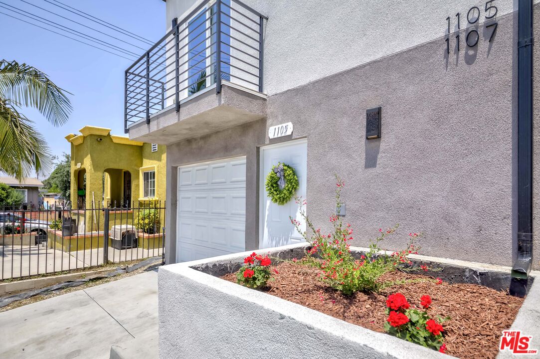 1105 East 103rd Place Los Angeles, CA 90002 - Photo 7 of 56