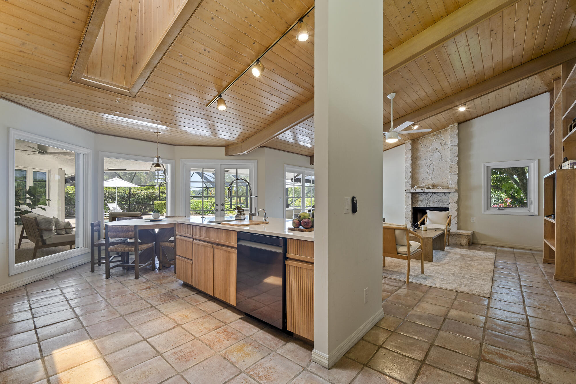 10252 Shireoaks Lane Boca Raton, FL 33498 - Photo 12 of 51 alfa25