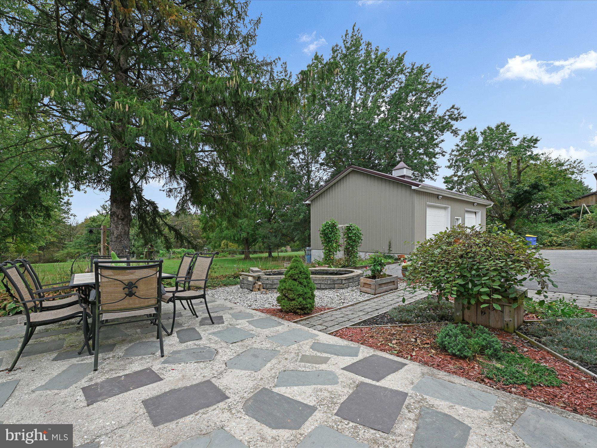 980 East Canal Road Dover, PA 17315 - Photo 29 of 39 Flagstone patio