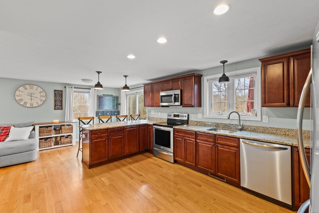 33 Trask Road Plymouth, MA 02360 - Photo 4 of 40 Gallery Image 4
