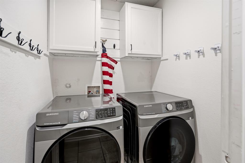 1213 Hampton Drive Forney, TX 75126 - Photo 4 of 27 a utility room with dryer and washer