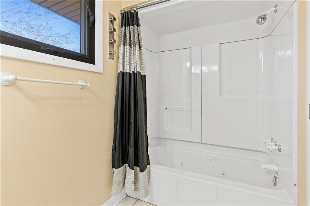 304 West Starz Road Cheswick, PA 15024 - Photo 25 of 48 a bathroom with a bathtub