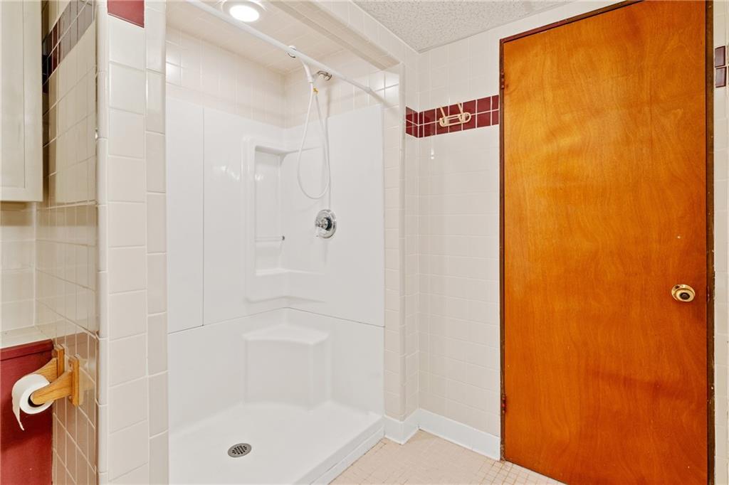 304 West Starz Road Cheswick, PA 15024 - Photo 45 of 48 a bathroom with a shower and a bath tub