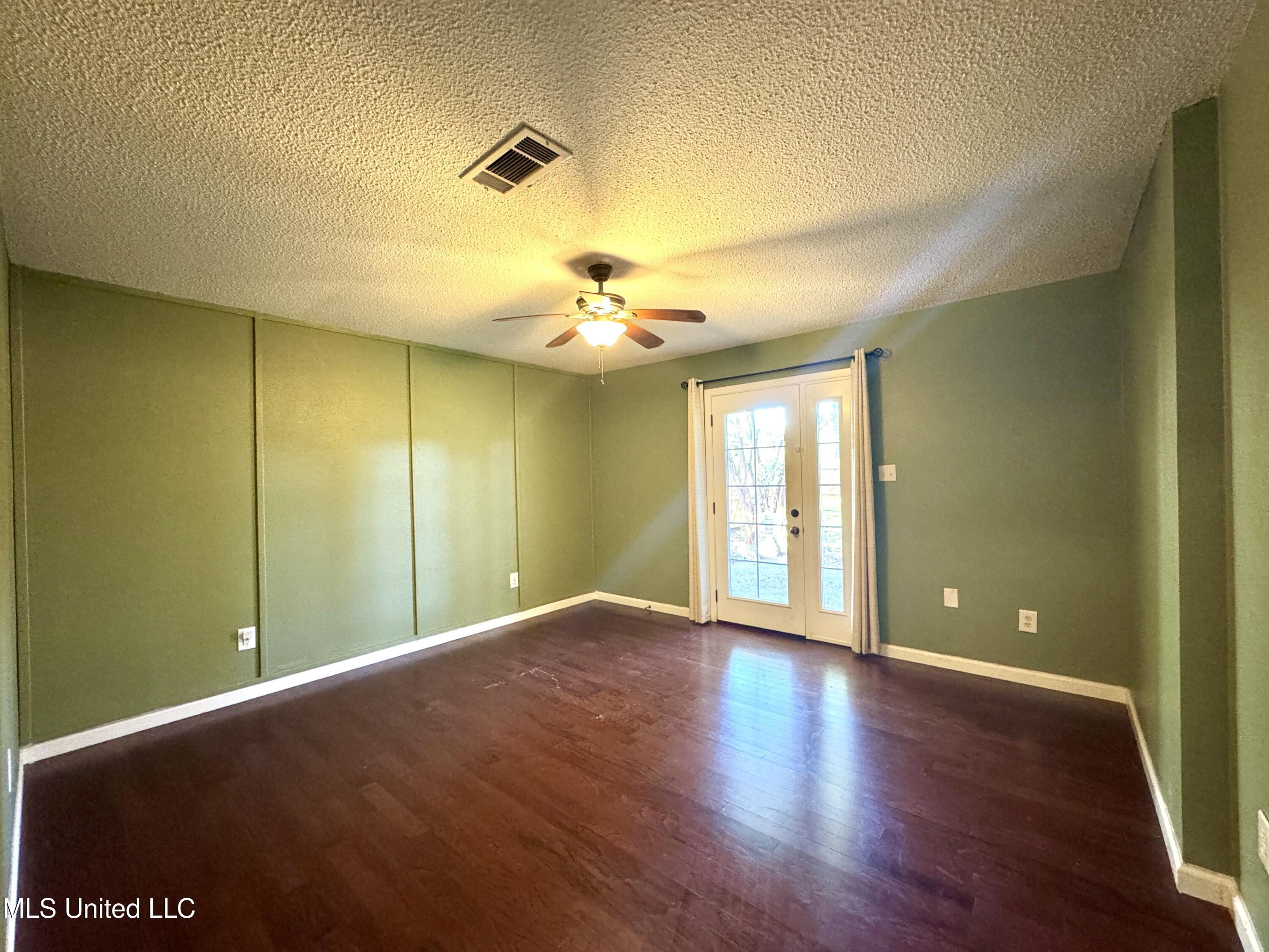 304 Fairview Drive Biloxi, MS 39531 - Photo 22 of 32 IMG_1515