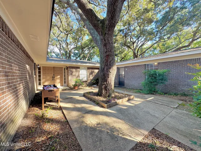 $285,995 | 304 Fairview Drive, Biloxi, MS 39531