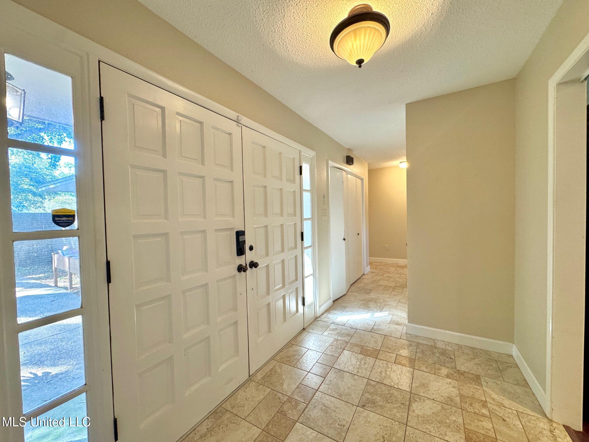 304 Fairview Drive Biloxi, MS 39531 - Photo 5 of 32 IMG_1512