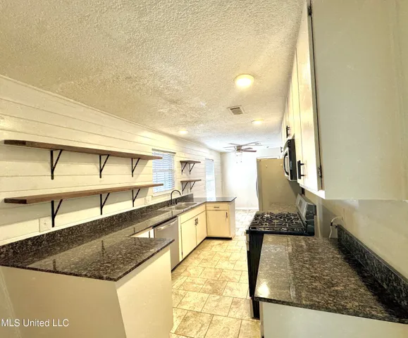 $285,995 | 304 Fairview Drive, Biloxi, MS 39531