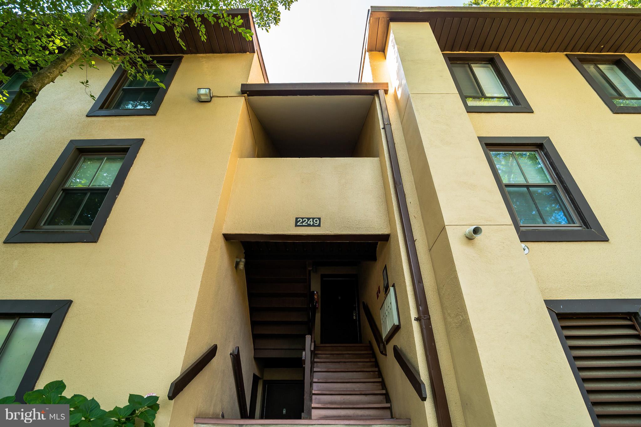 2249 Castle Rock Square, Unit 2B Reston, VA 20191 - Photo 2 of 26 Exterior (Front)
