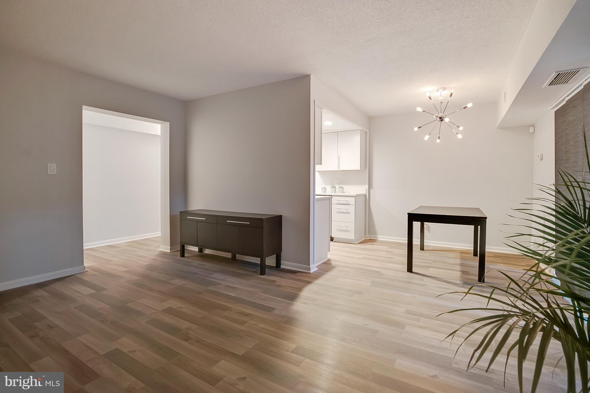2249 Castle Rock Square, Unit 2B Reston, VA 20191 - Photo 3 of 26 Living Room