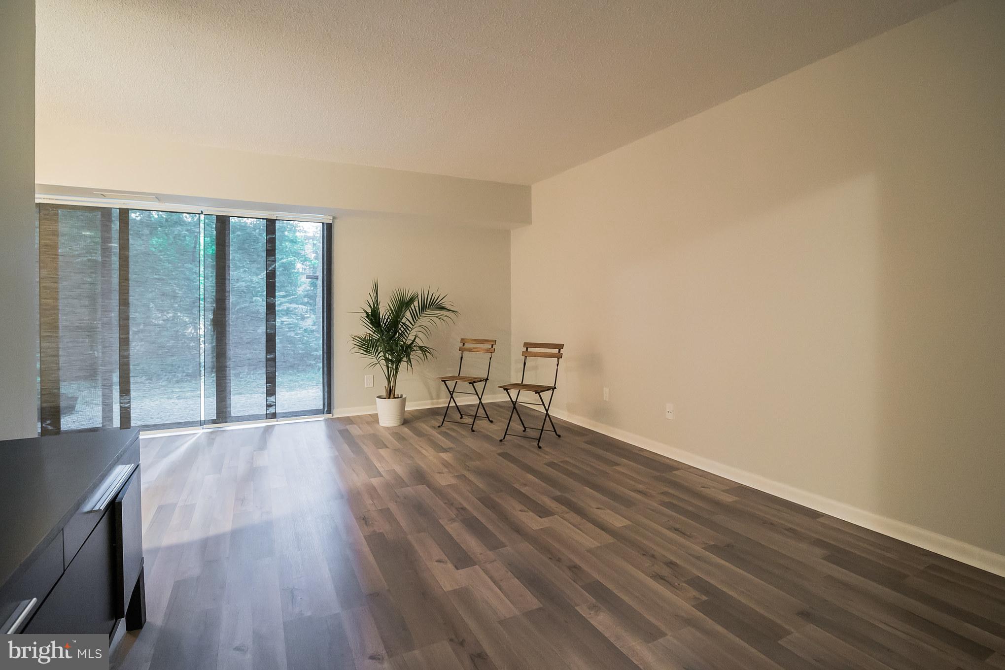 2249 Castle Rock Square, Unit 2B Reston, VA 20191 - Photo 5 of 26 Living Room
